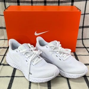 NWT Women’s Nike Revolution 5 Running Shoes